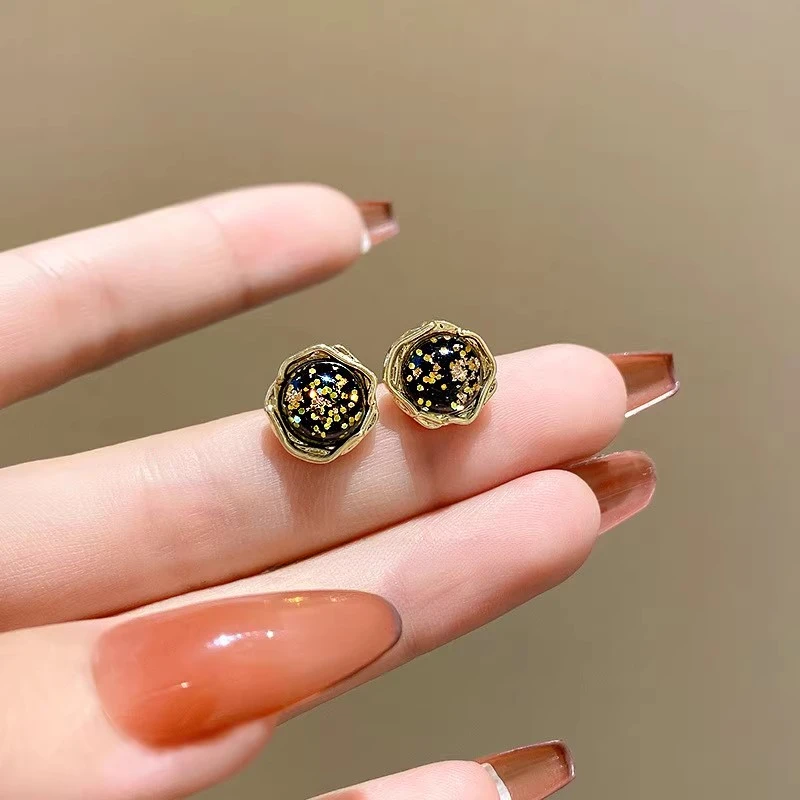 s925银针黑色亮片轻奢小巧精致圆形时尚耳钉女法式优雅复古耳饰