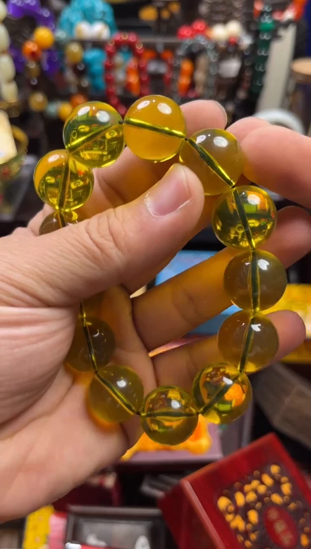 未镶嵌颈饰琥珀黄破