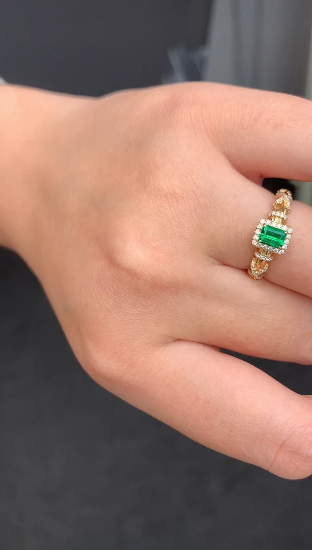 【闪购商品】祖母绿戒指18K金镶嵌32分祖母绿戒指