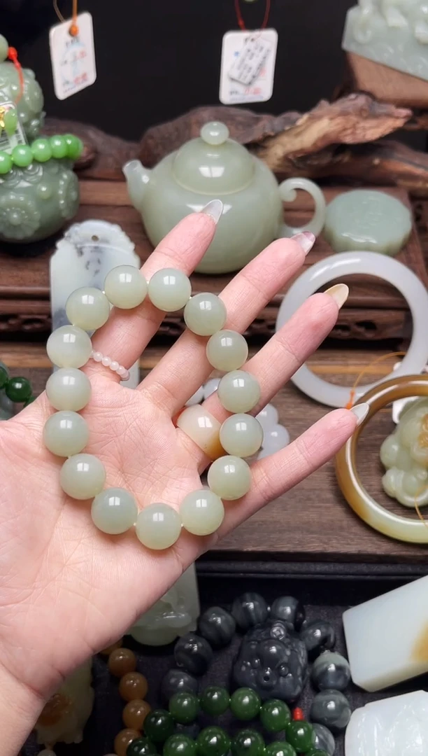 手串未镶嵌和田玉牛****面卡14且末青白 圆珠