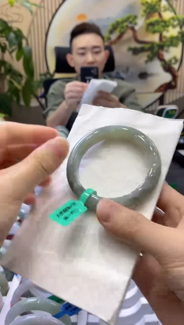 翡翠手镯未镶嵌8029