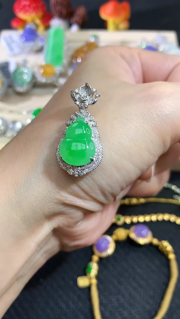 吊坠(不含链)18K金镶嵌翡翠127|7980