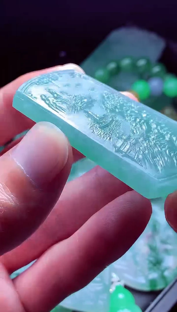 未镶嵌定制翡翠李*?翡翠毛货定制