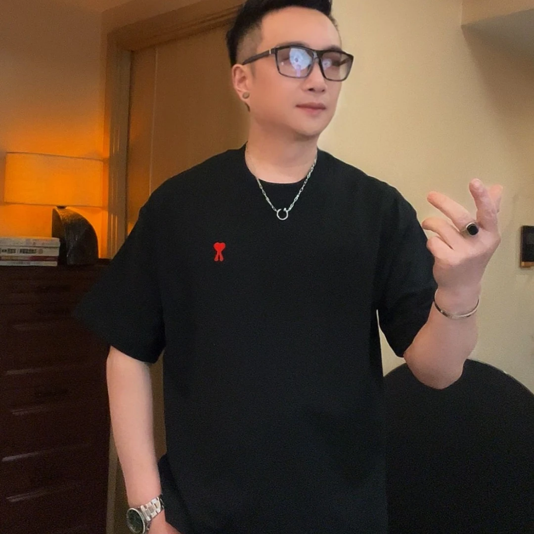 重磅纯棉刺绣小爱心短袖T恤，男女同款。