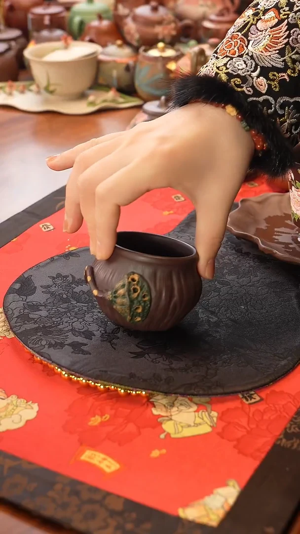 紫砂茶宠老紫泥莲蓬杯