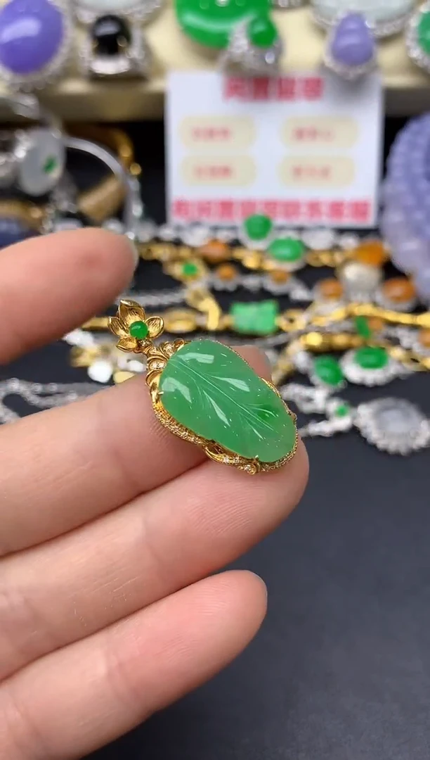 颈饰18K金镶嵌翡翠251-翡翠雪姐天天见