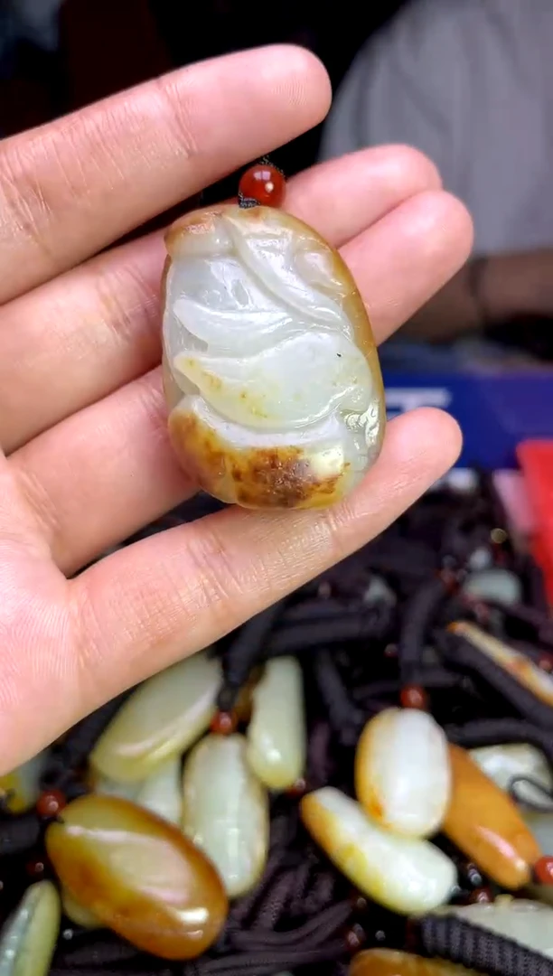 未镶嵌和田玉挂件1