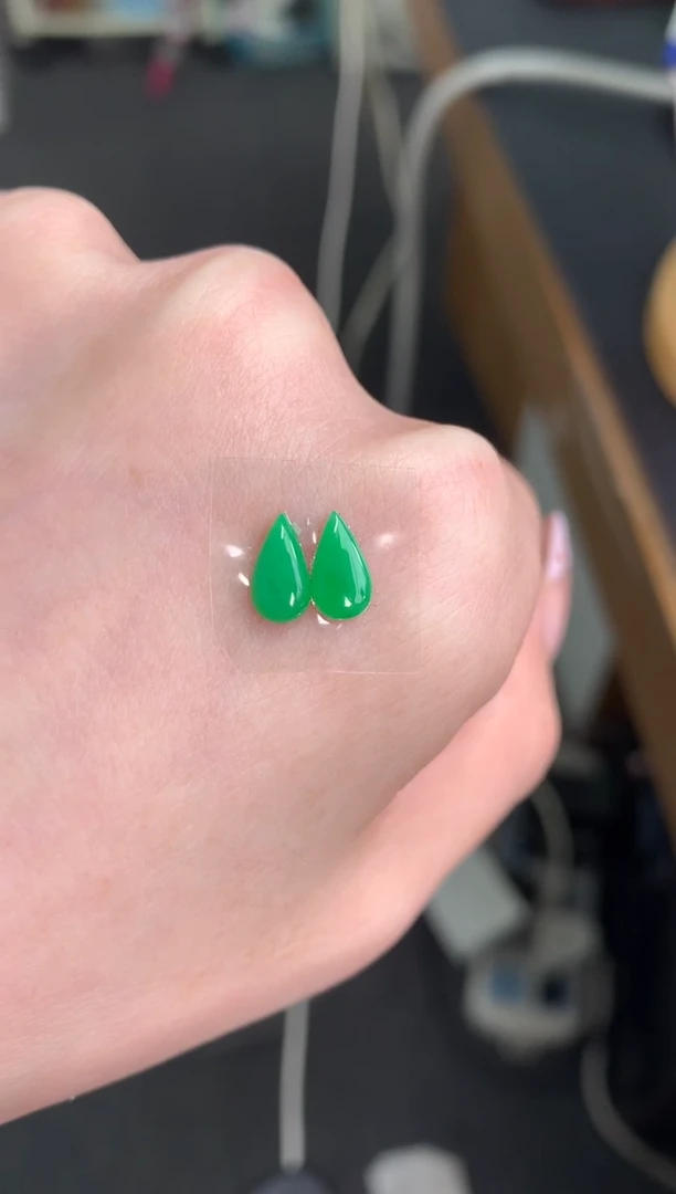 未镶嵌定制翡翠一对水滴