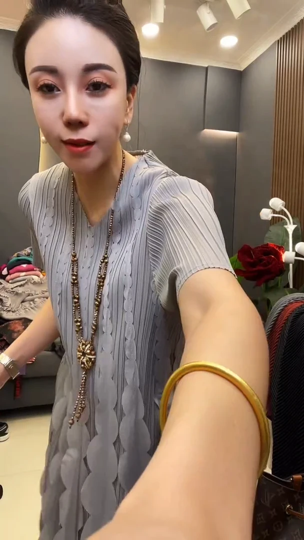 聚酯纤维（涤纶）灰色 花瓣裙