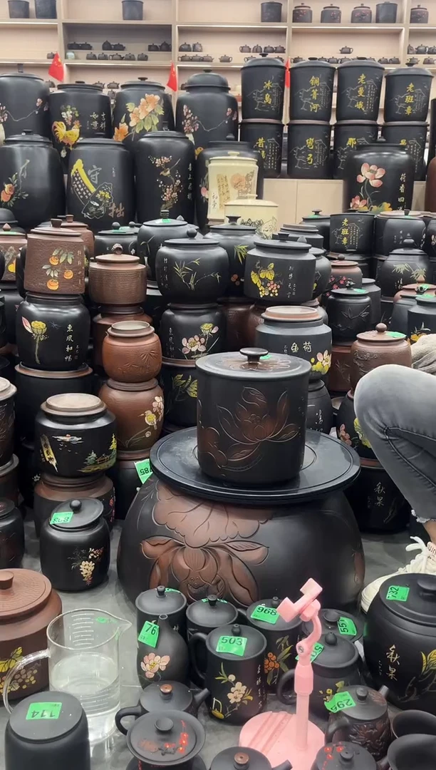 罐瑕疵茶叶罐  小八饼荷花    080