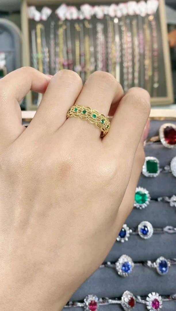 戒指18K金镶嵌祖母绿·