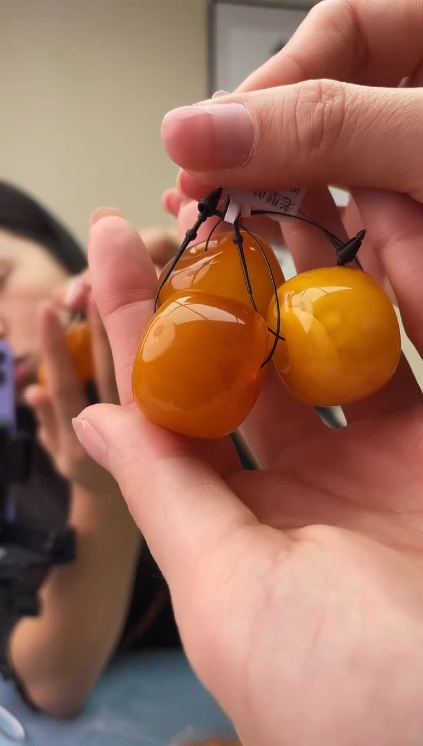 琥珀未镶嵌珠宝奇石T0假一罚十，多样性发一件