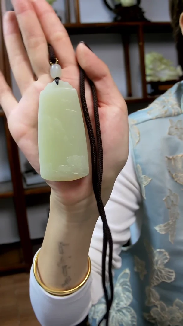 颈饰未镶嵌和田玉山水牌