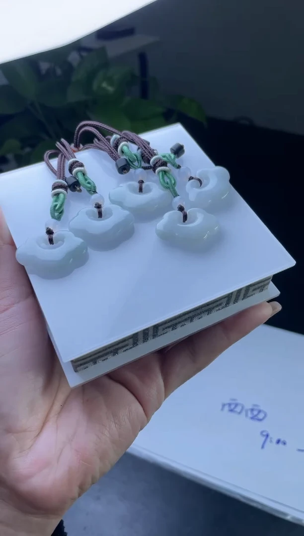 【闪购商品】翡翠吊坠(不含链)未镶嵌多样性发一件 A3