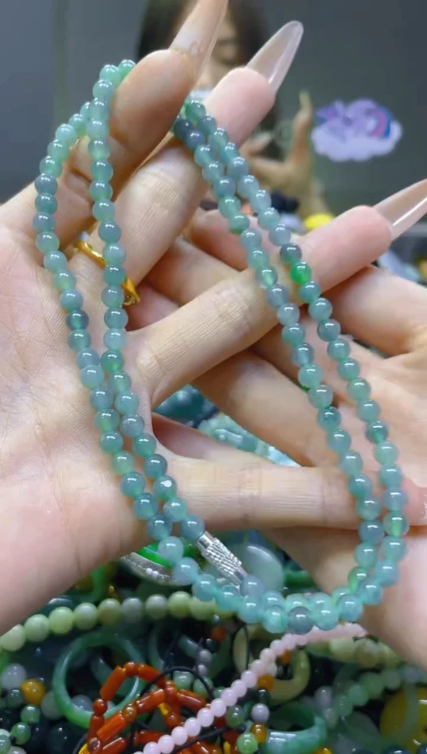 翡翠未镶嵌颈饰4MM/R/翡翠A货，一件也是批发价