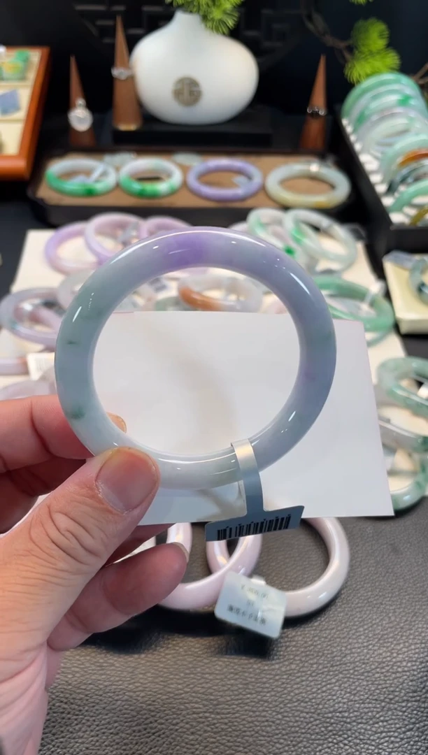 未镶嵌手镯翡翠119号 57圆条 有长纹裂