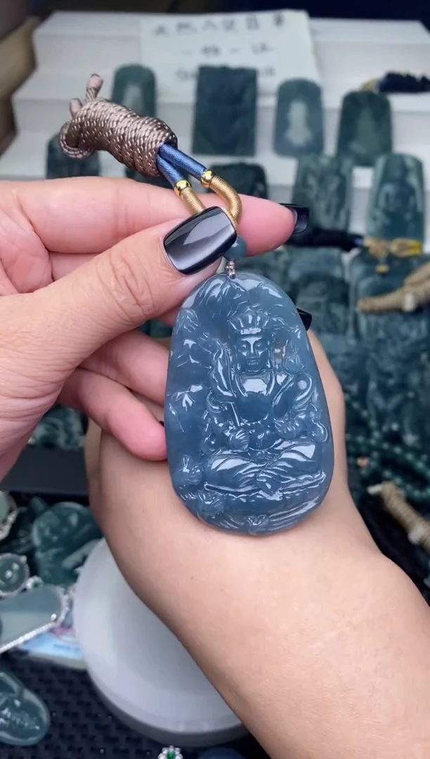 颈饰未镶嵌翡翠