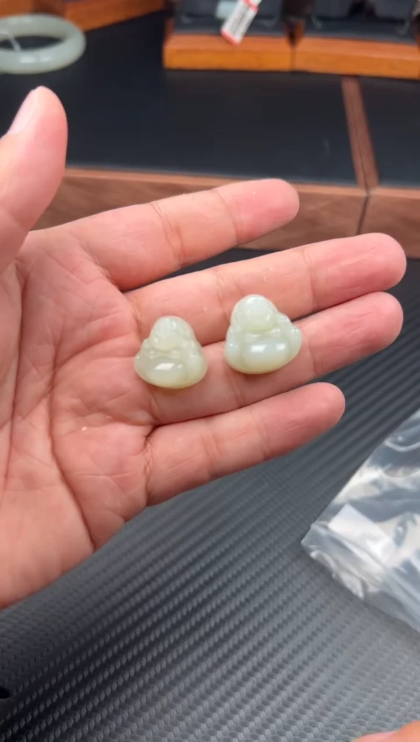 和田玉未镶嵌吊坠(赠链)且末微色差近矿k多样性发货拍一发一