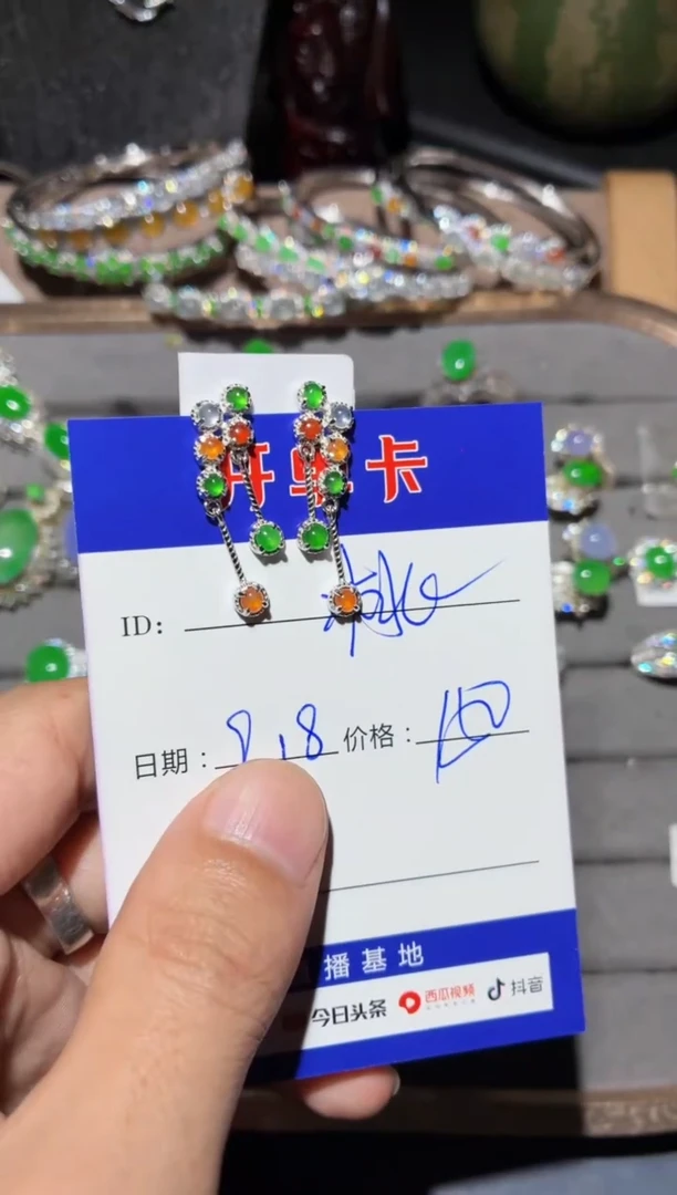 银S925镶嵌翡翠耳饰桃*桃源