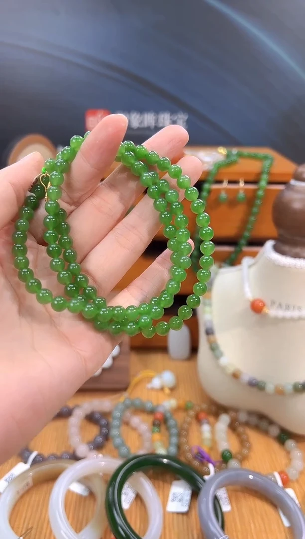 颈饰18K金镶嵌和田玉多样性拍一发一 cg