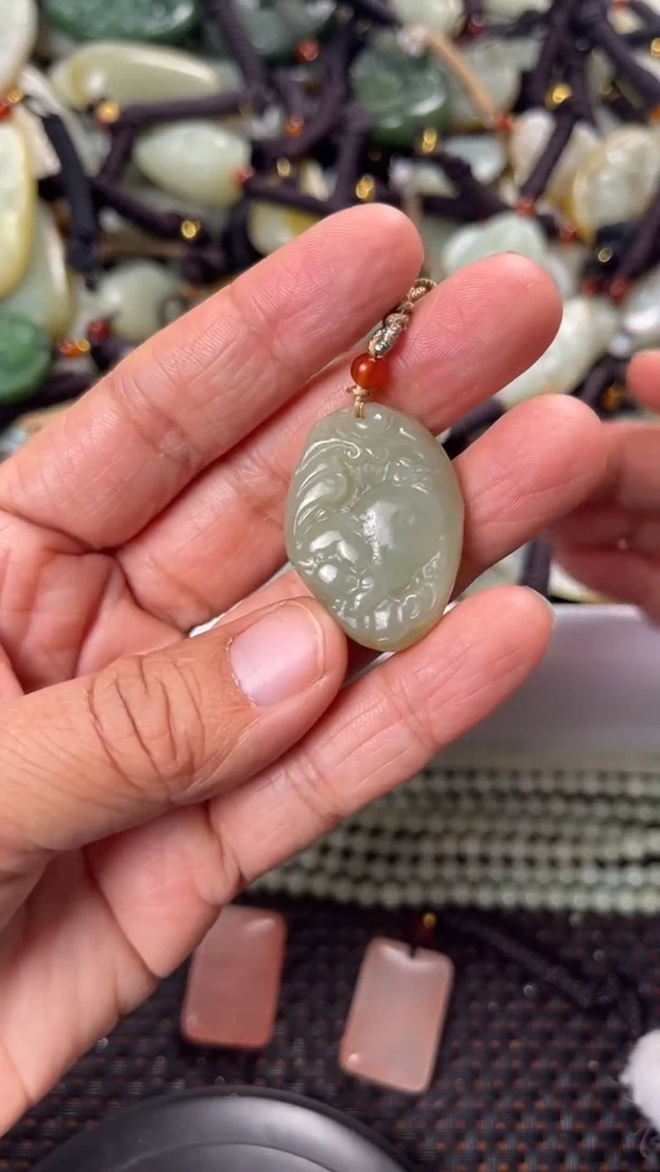 【闪购商品】和田玉颈饰未镶嵌多样性发货没有证书拍一发一有瑕