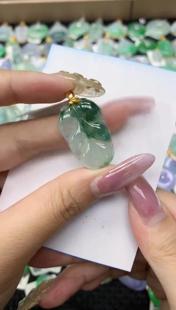 翡翠18K金镶嵌颈饰1111111111