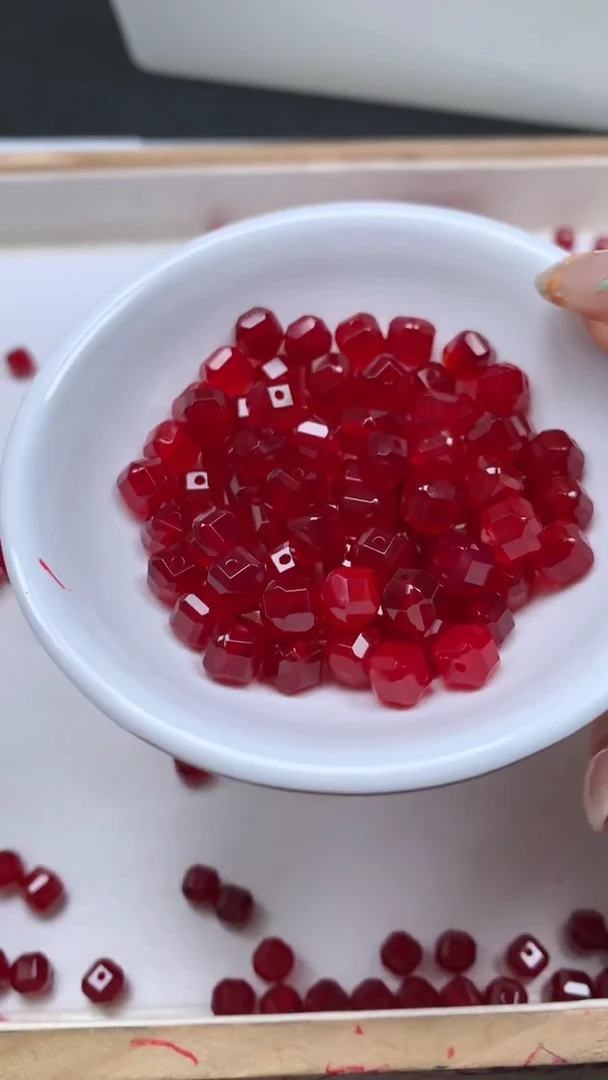 未镶嵌玛瑙手饰B542 鸽血红方糖8mm3个9.9元