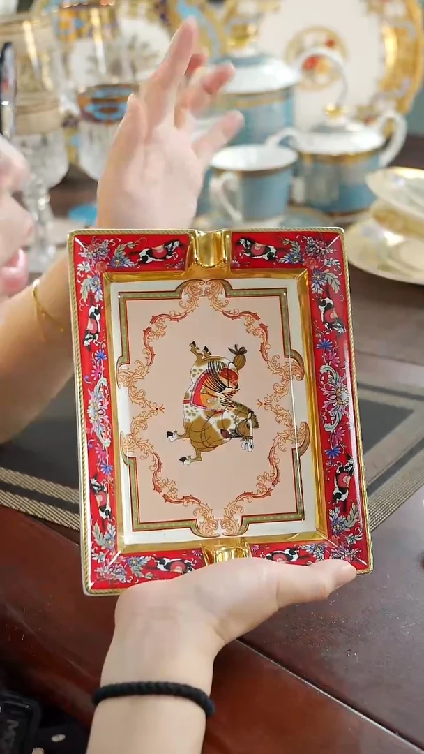 瓷片烟灰缸 1个