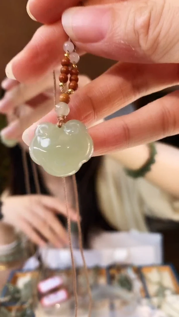 和田玉未镶嵌颈饰祥云如意锁和田玉项链