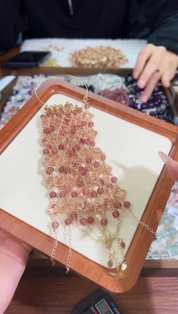 【闪购商品】水晶手链未镶嵌草莓晶四叶草天然默认微瑕  多样性发货