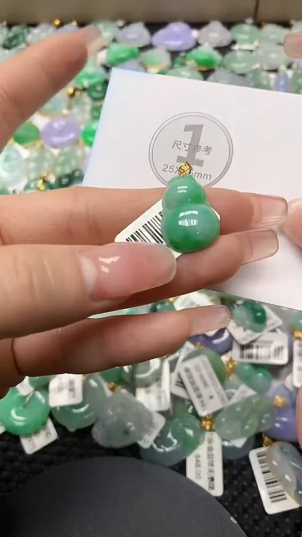 颈饰18K金镶嵌翡翠a货支持复检百元以上9元证书费自理