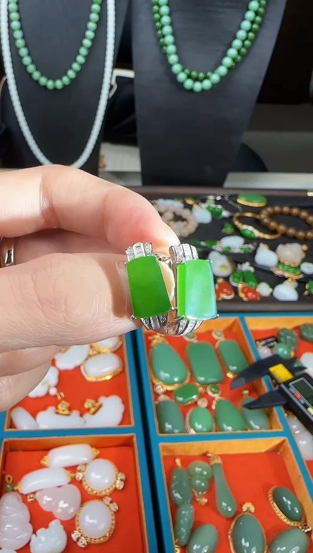 银S925镶嵌和田玉耳饰1