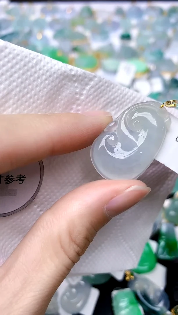 颈饰18K金镶嵌翡翠天然A货翡翠