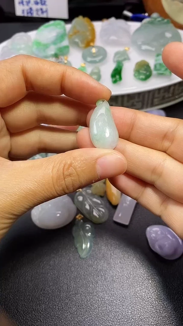 颈饰未镶嵌翡翠吊坠