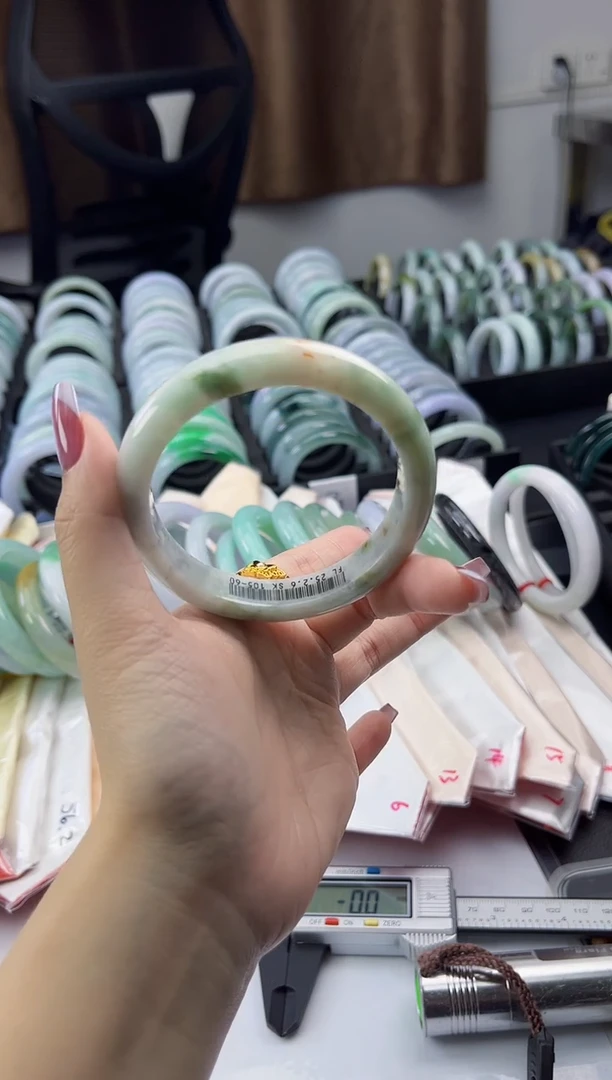 【闪购商品】翡翠手镯未镶嵌翡翠1