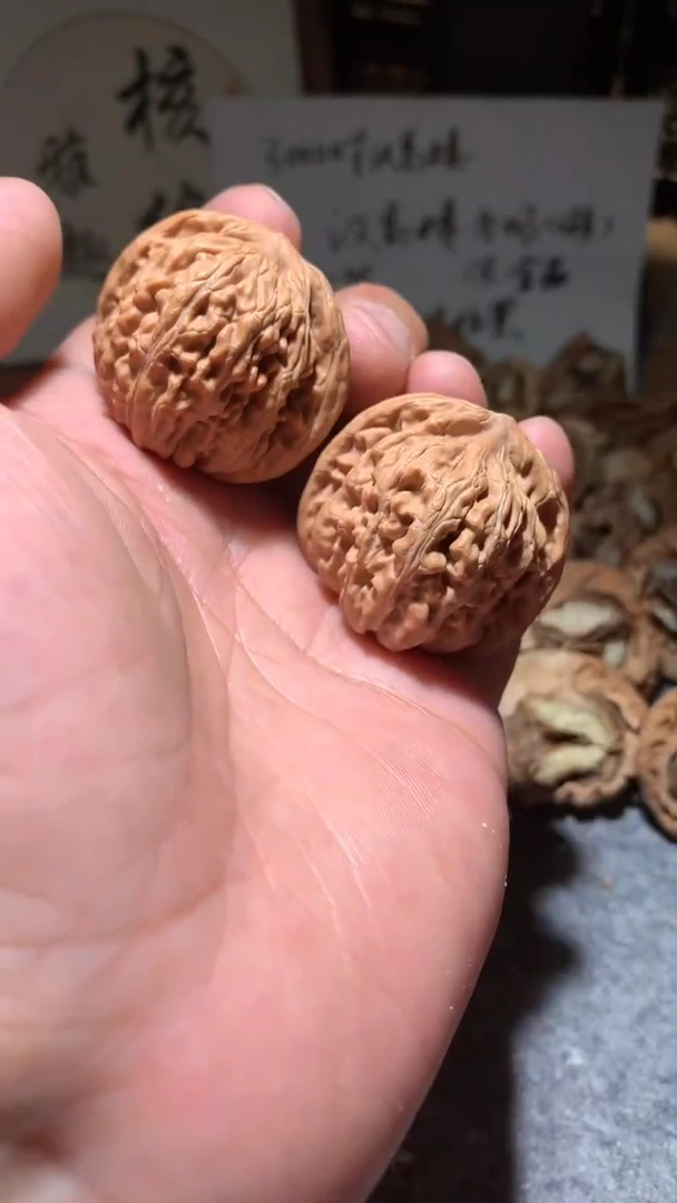 文玩核桃把件【核缘雅趣】38左右汉高楼，同尺寸随机发