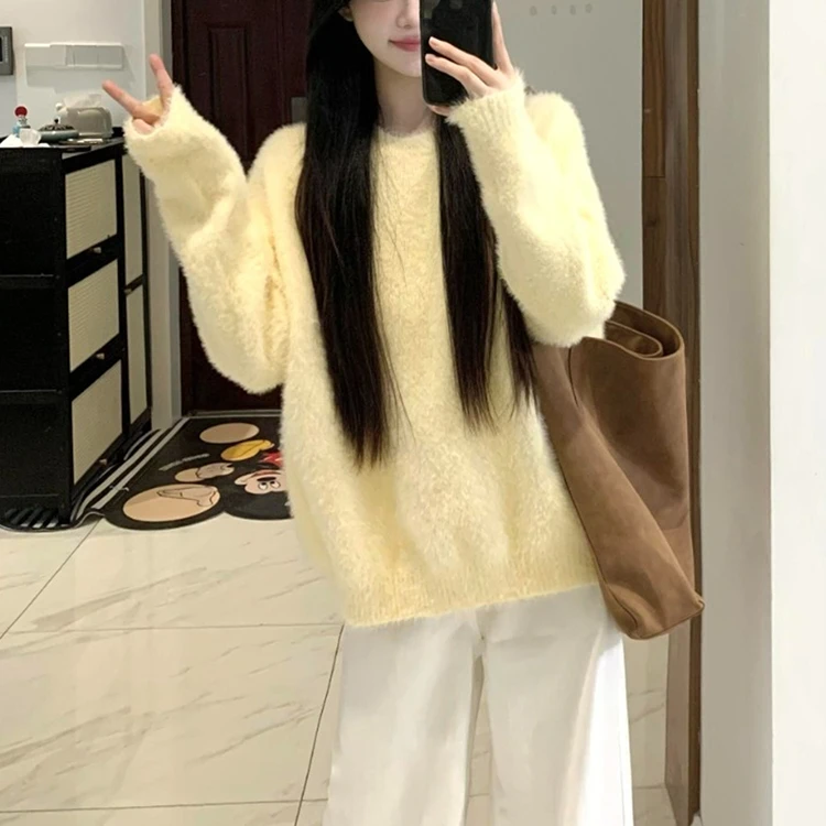 浅黄色设计感软糯毛衣2025慵懒高级感秋冬小香风宽松遮肉显瘦上衣