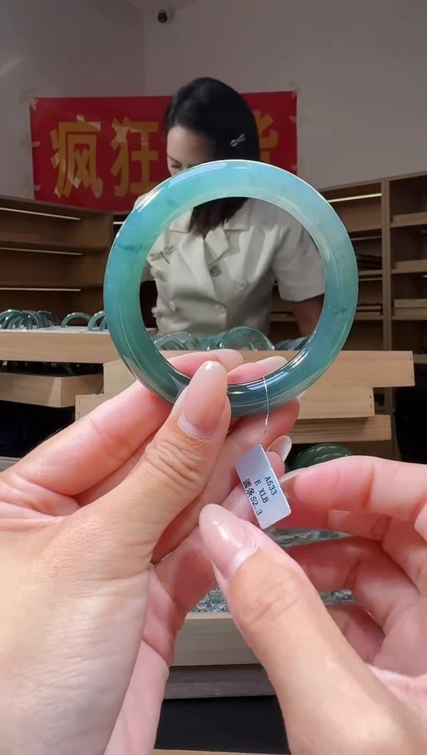 翡翠手镯未镶嵌54圈