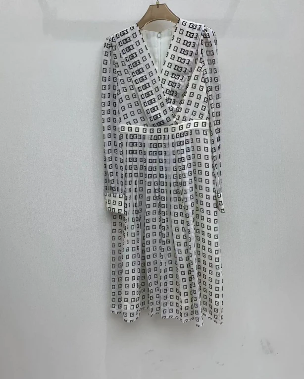 慕溢-522字母连衣裙