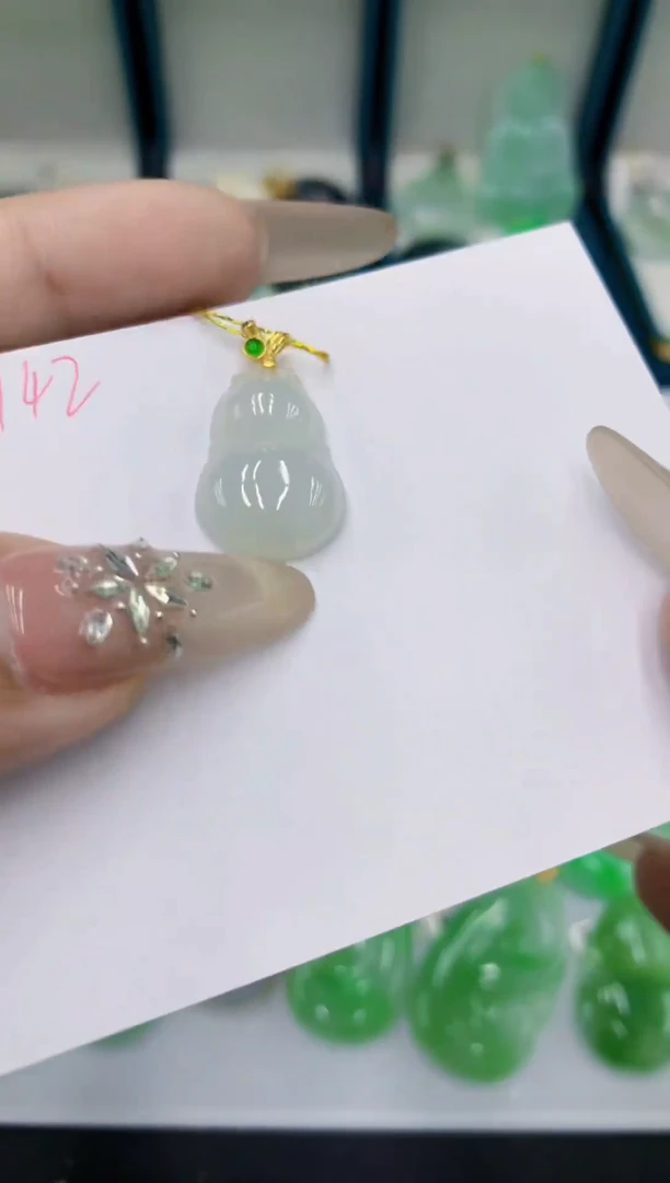 翡翠未镶嵌颈饰11111111111111