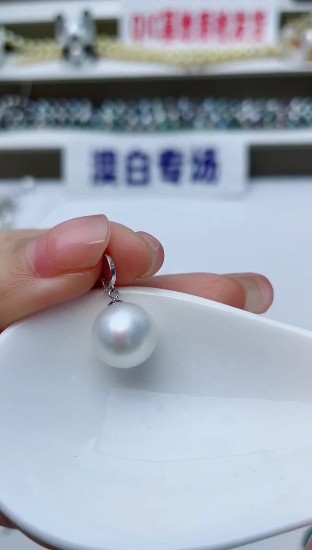 颈饰18K金镶嵌海水珍珠A39