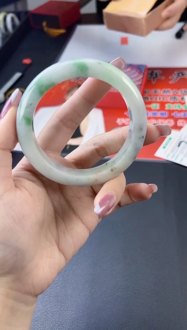 【闪购商品】翡翠手镯未镶嵌翡翠1