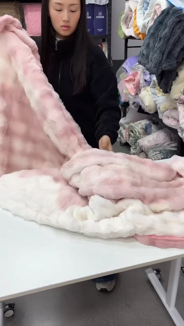 聚酯纤维1.8米泡泡兔毛绒四件套粉色床笠款