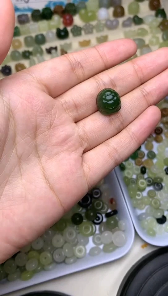 颈饰未镶嵌和田玉富甲