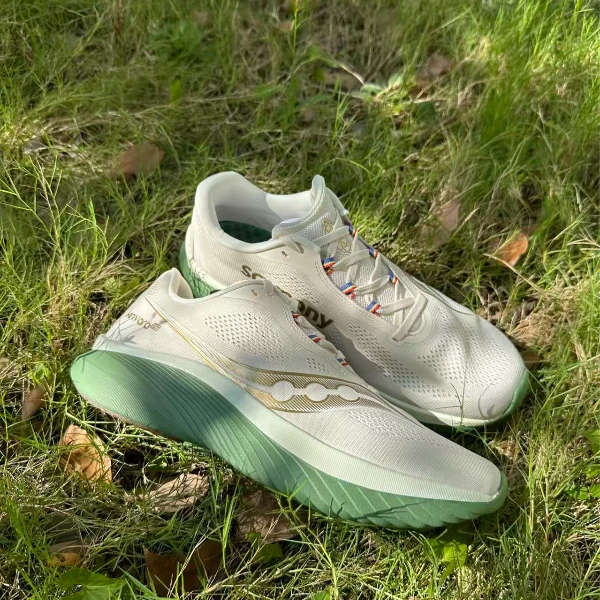 SAUCONY索康尼 KINVARA系列菁华15男透气女缓震跑步鞋 S20967-230