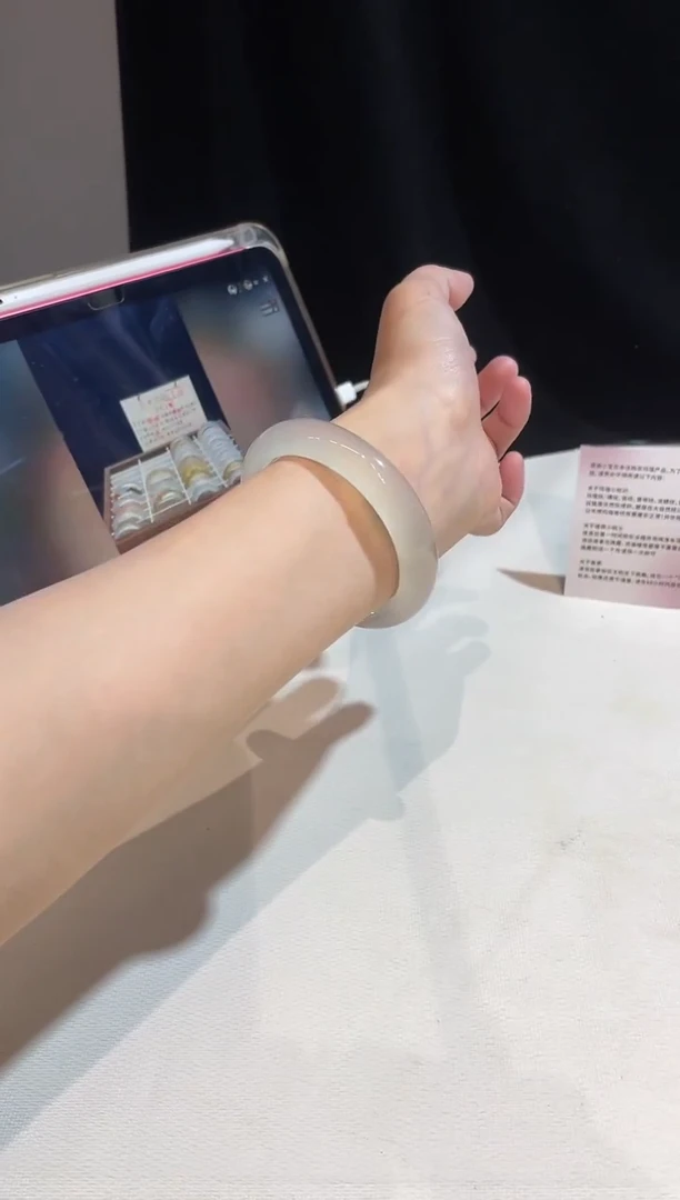 玛瑙/玉髓手镯未镶嵌56