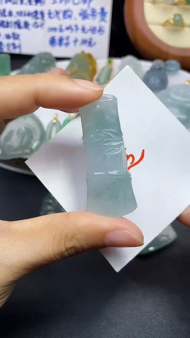 颈饰未镶嵌翡翠吊坠