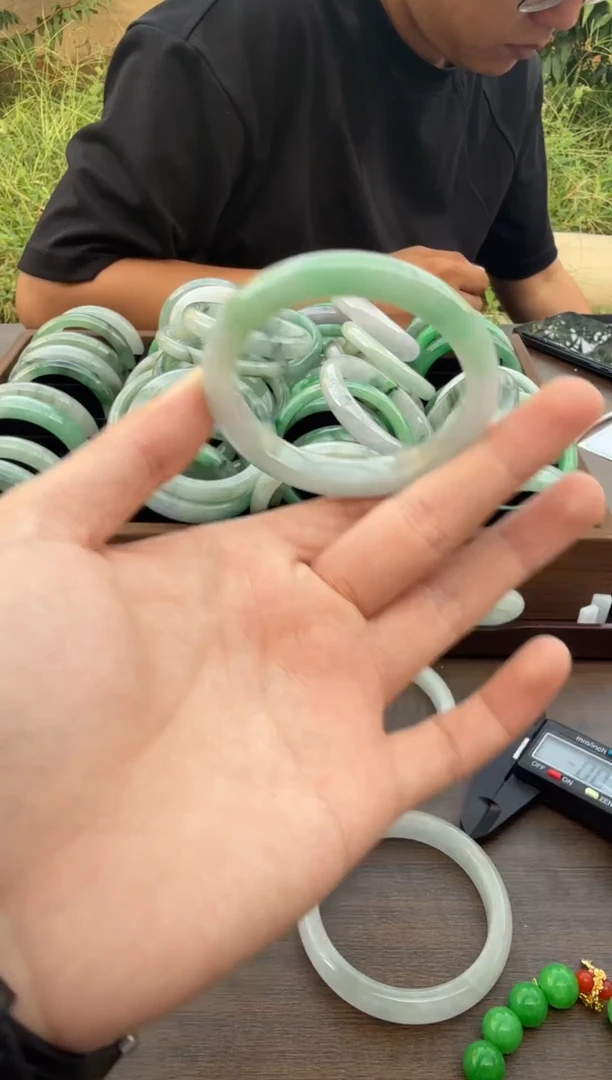 未镶嵌手镯翡翠A110