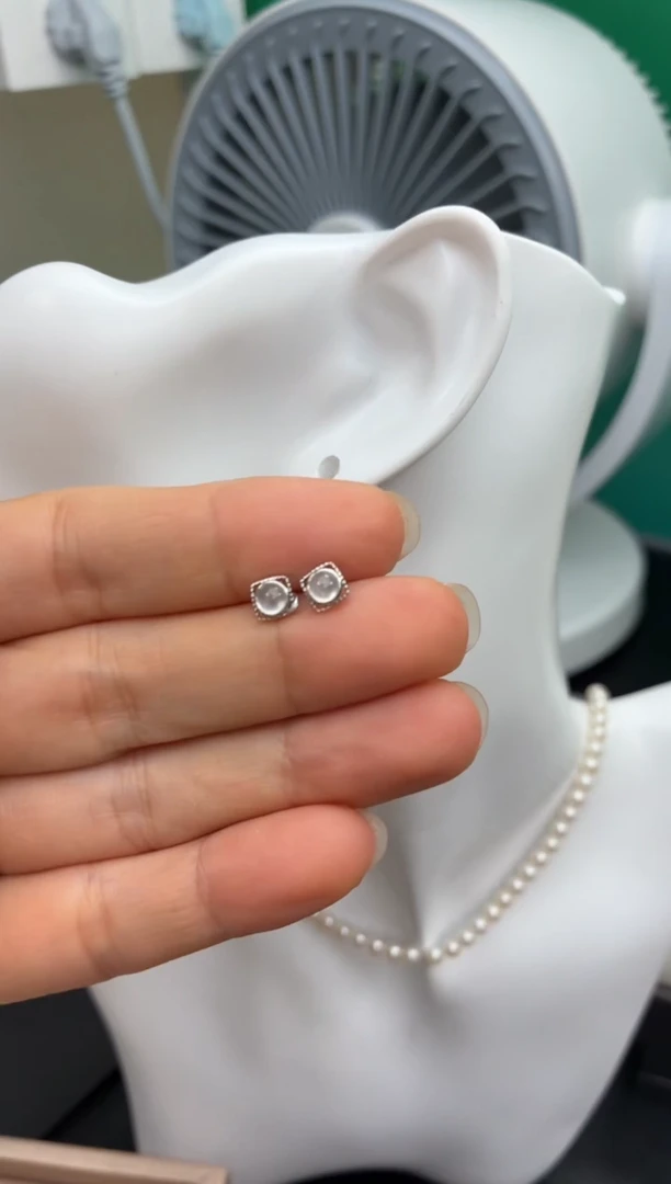 颈饰18K金镶嵌翡翠天然翡翠A货