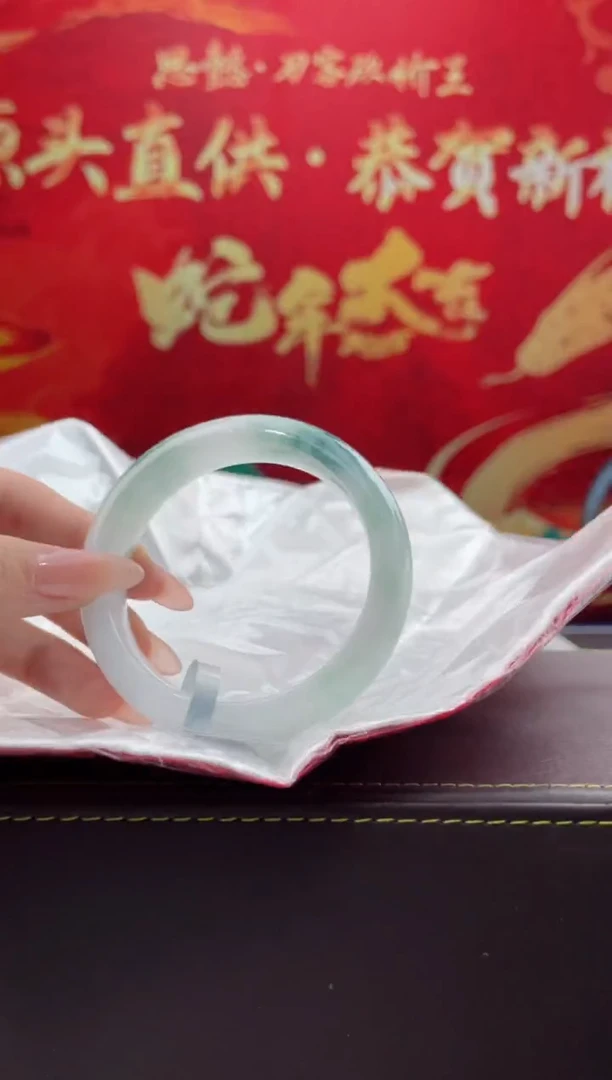 【闪购商品】翡翠手镯未镶嵌10翡翠手镯（微瑕）